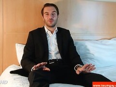 An innocent str8 banker serviced his big cock by a guy! Thumb