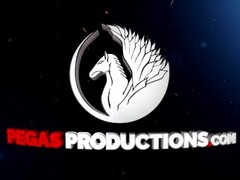 Pegas Productions - Vandal Vyxen dans un Threesome avec une Tranny Thumb