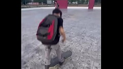 Chico pendejo se cae en skate Thumb