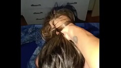 Pendeja puta chupa pija arrodillada Thumb